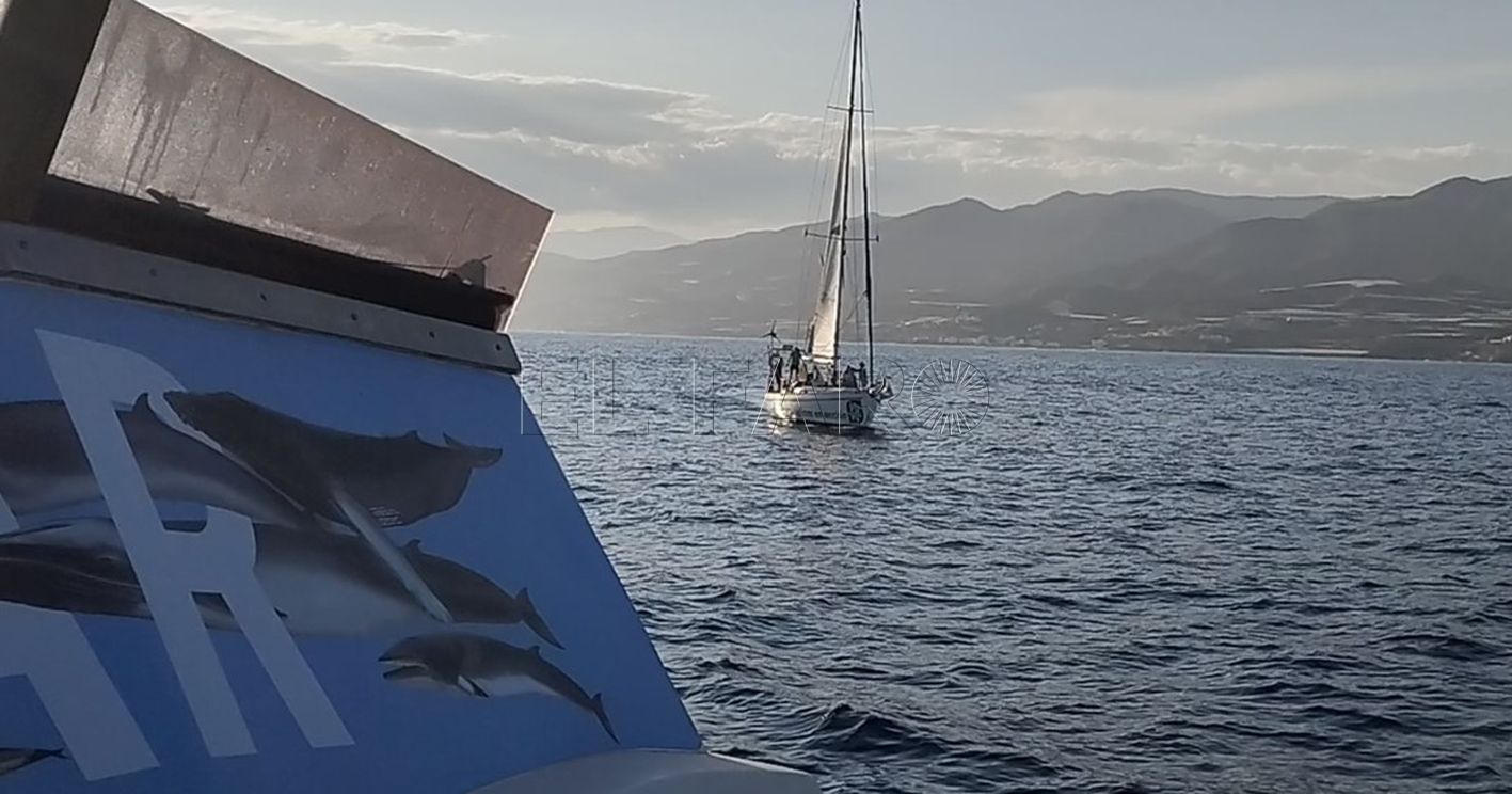 El diosa Maat y las rosas en el mar