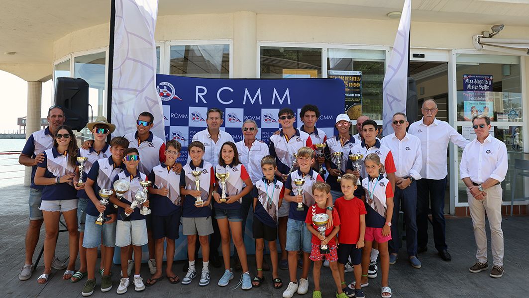 El Real Club Marítimo entrega los trofeos de sus actividades de Feria 2024