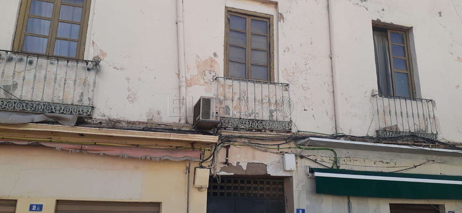 Los clientes del Rastro ven que la nueva plaza tiene muchos inconvenientes