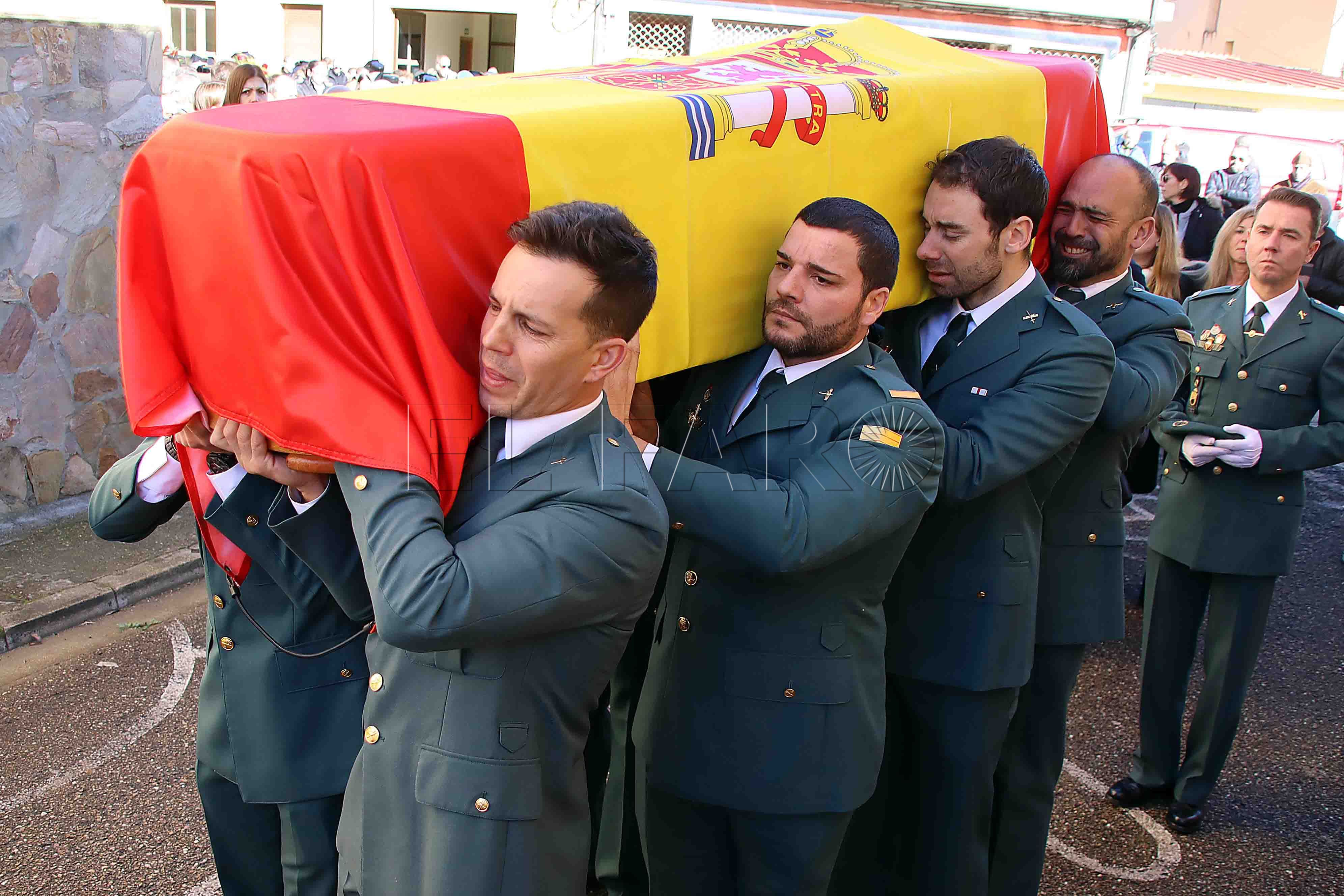 AUGC reclama a Interior chalecos antibalas y pistolas Taser para los guardias civiles