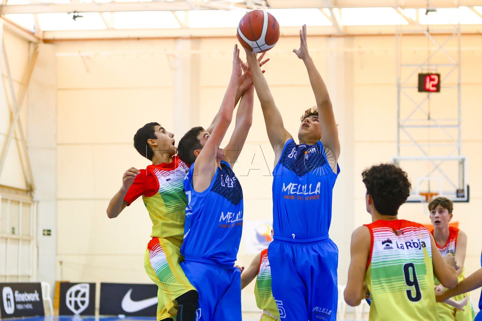 El infantil y el cadete se visten de corto