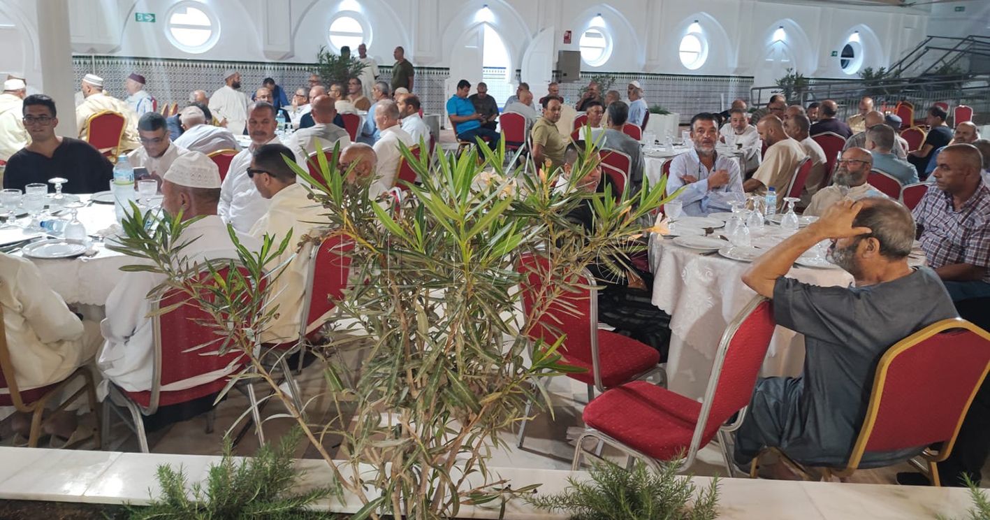 Más de 100 personas conmemoran en la mezquita del cementerio el nacimiento del Profeta