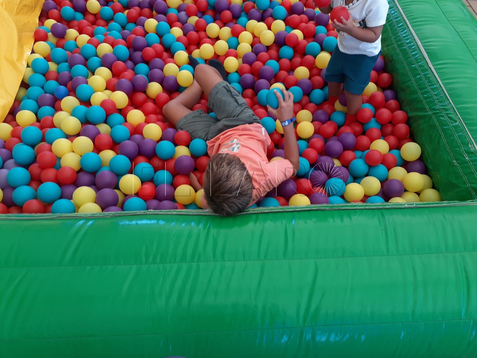 La caseta infantil tiene un gran éxito en la Feria por los servicios a la ciudadanía