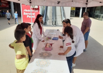 El grupo de Teatro Sibila triunfa con sus actividades infantiles en el Parque Murias