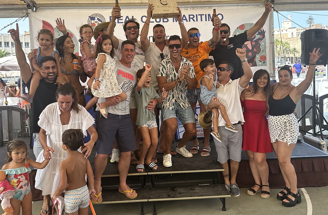 Salva Muñoz y Juanlu Ruano ganan el 25 Concurso de Paellas de Feria en el Club Marítimo