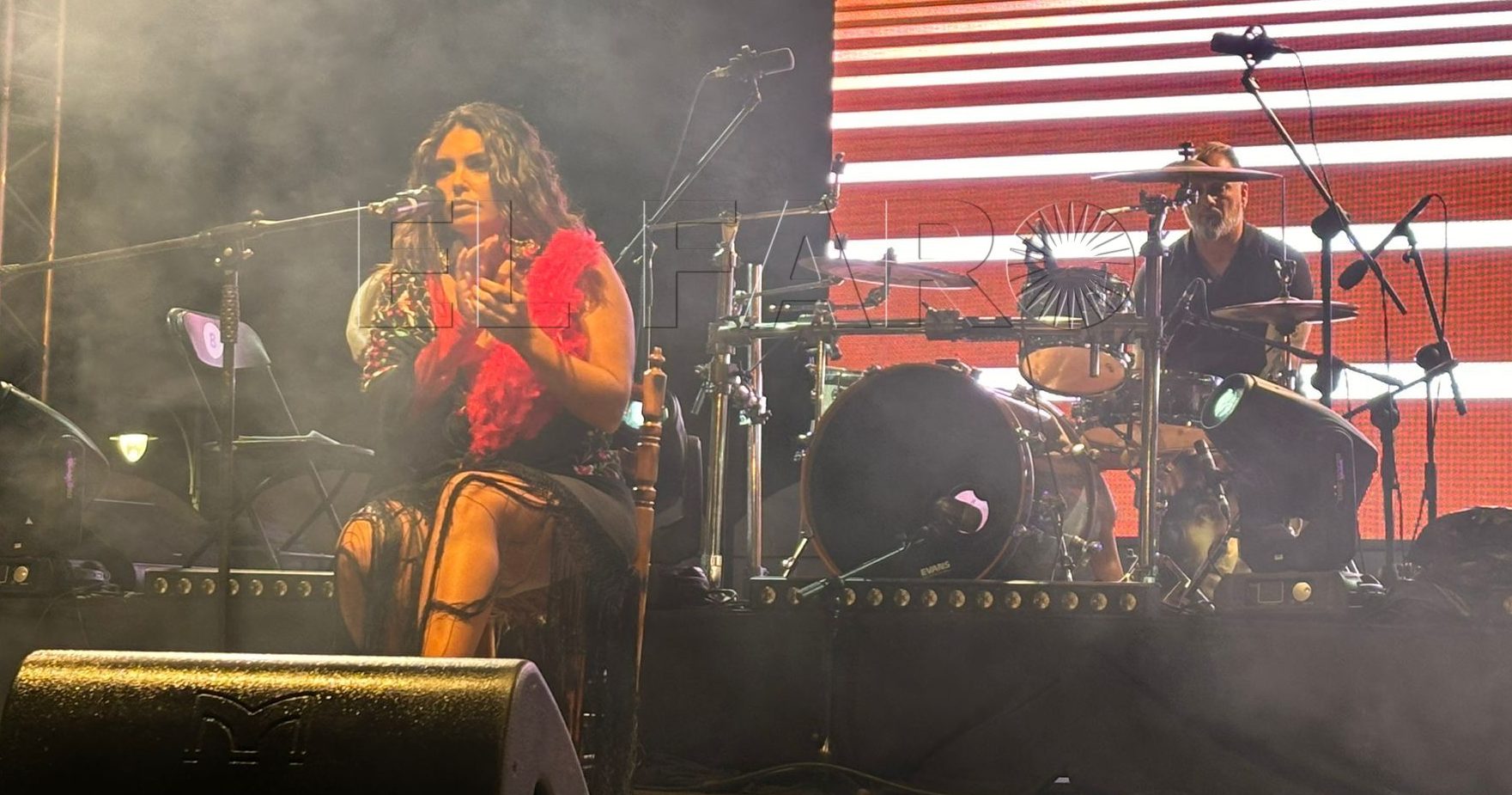 La voz de María Mendoza llena el Espacio Joven de la Feria