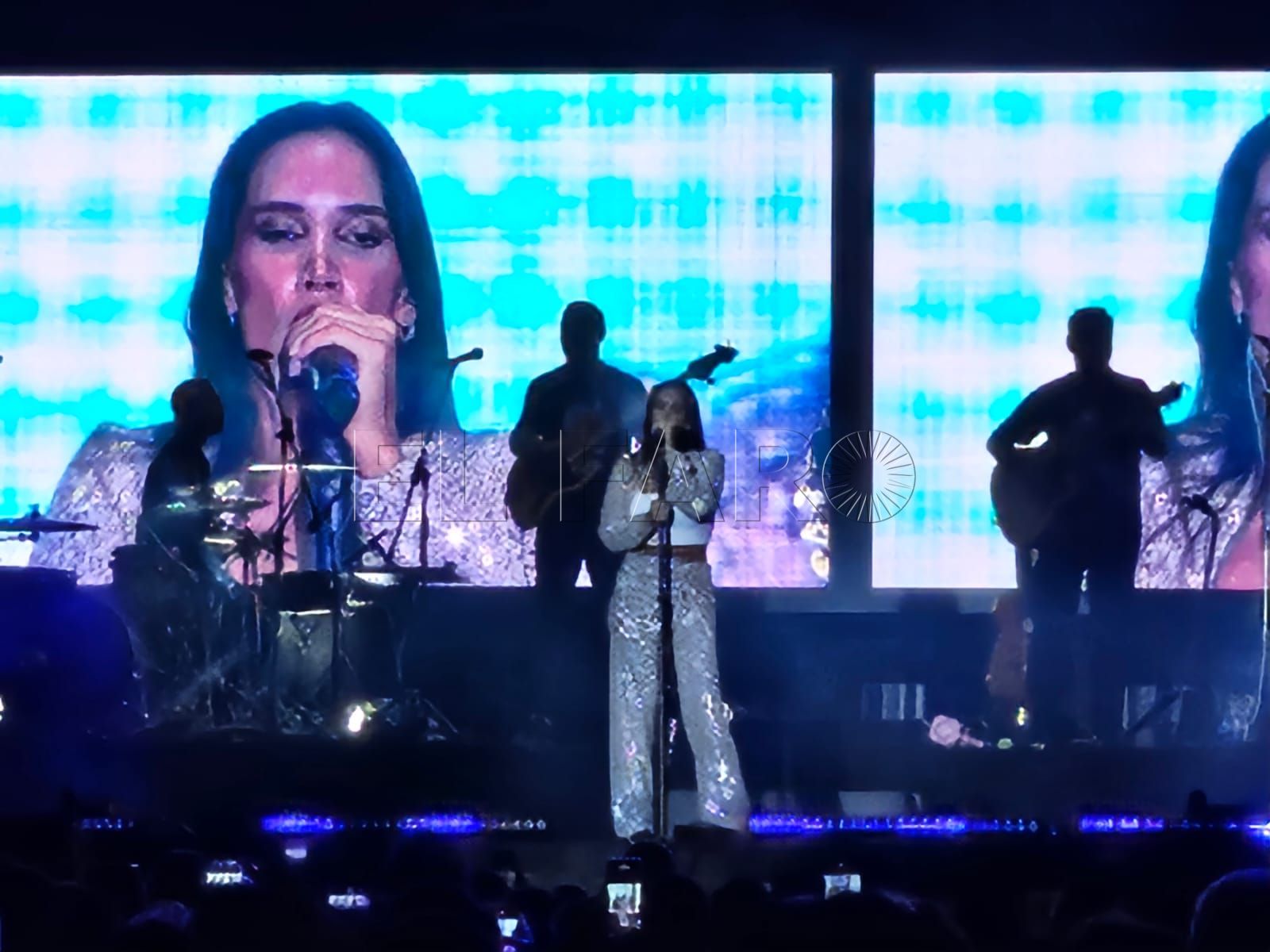 India Martínez llena el recinto de la Plaza Oficial de la Feria de Melilla