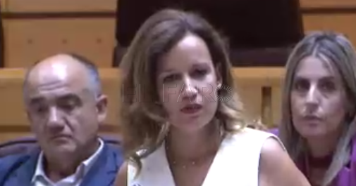 La senadora Moreno le dice a la ministra de Sanidad que "actúe o dimita"