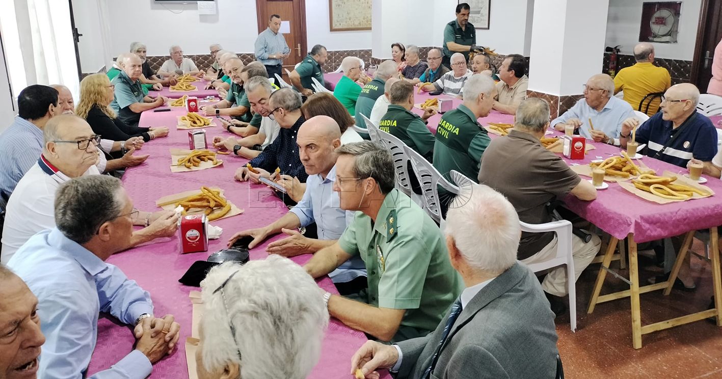 La Guardia Civil celebra con los veteranos un desayuno de hermandad