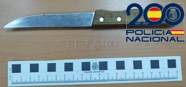 Un policía nacional fuera de servicio detiene a un hombre que amenazó a otro con un cuchillo de cocina