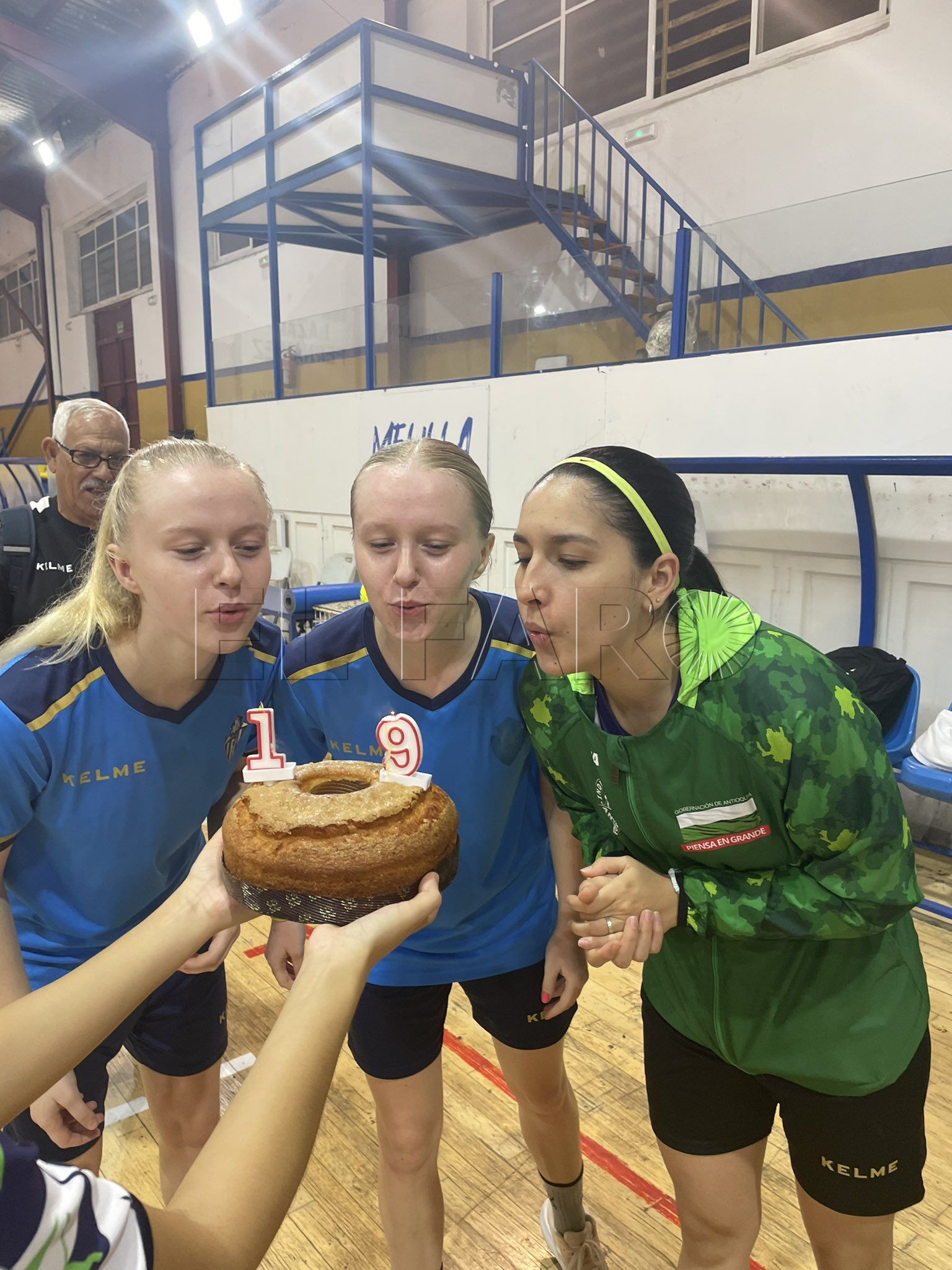 Uno de los colistas visita el pabellón Lázaro Fernández