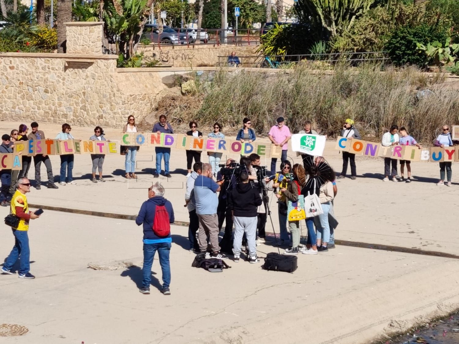 Guelaya se manifiesta en el Rio de Oro por el vertido regular de aguas fecales