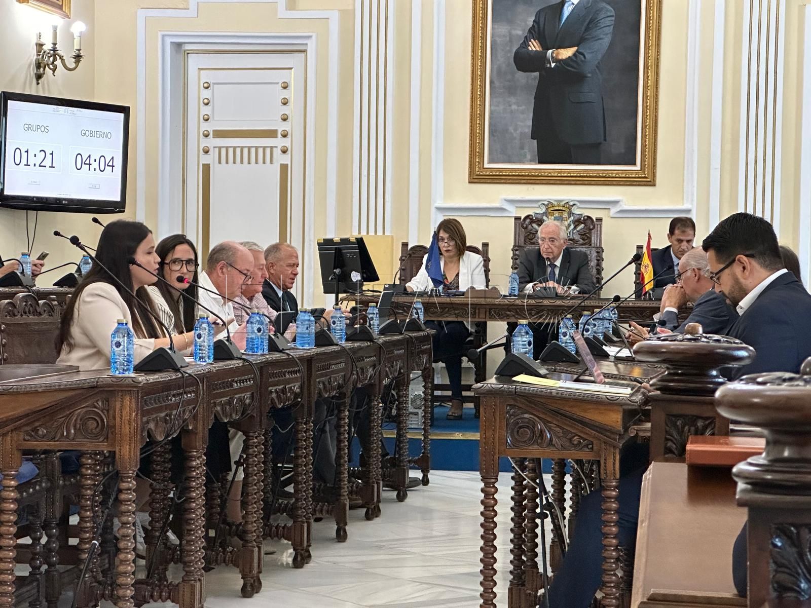 El PSOE reprocha a la Ciudad que tiene "en pie de guerra" a los trabajadores