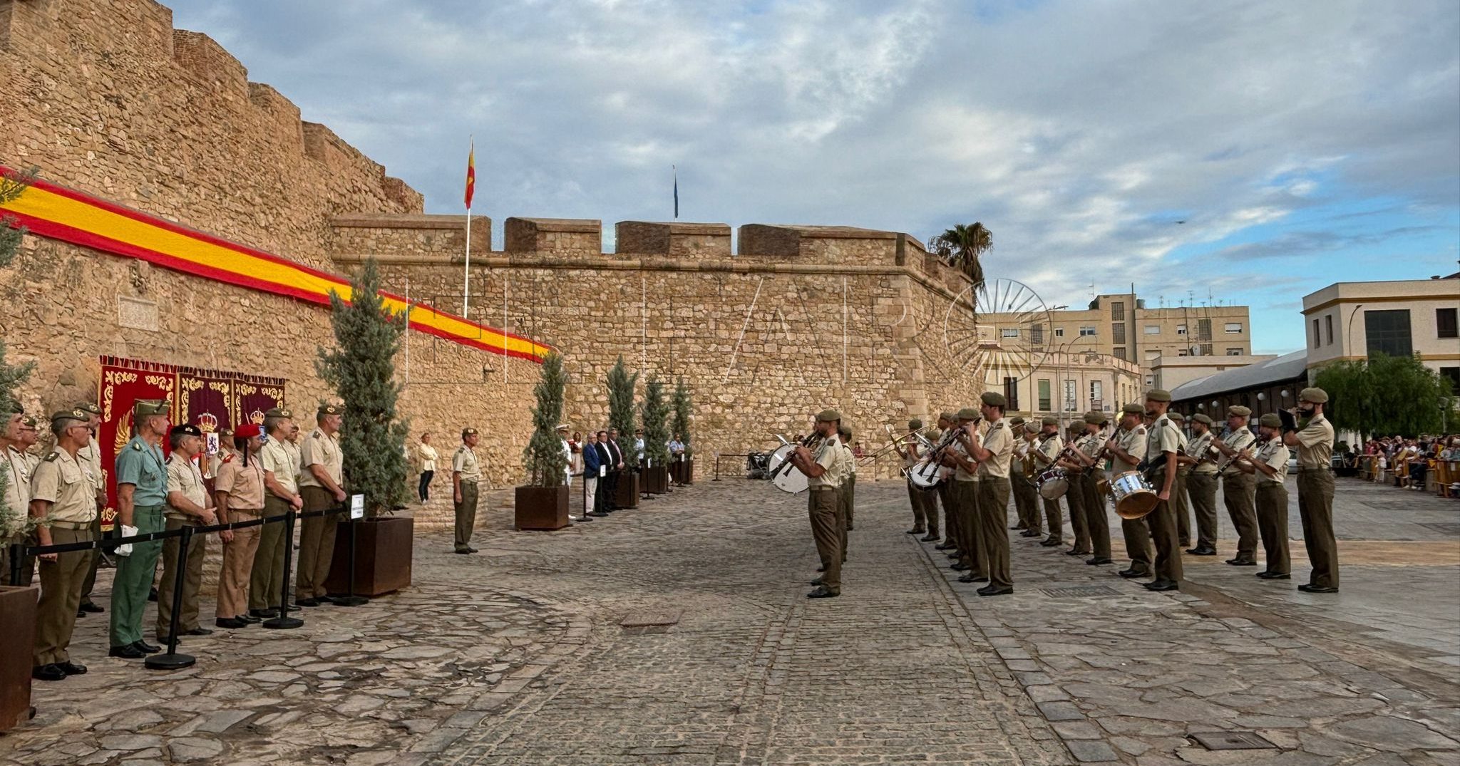 La exhibición de bandas y escuadras pone el broche de oro a los actos por el Día de la Hispanidad