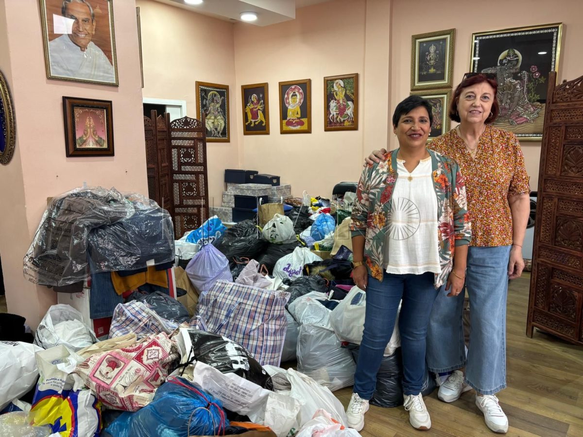 La Comunidad Hindú y la Asociación de Amas de Casa consiguen recoger más de 3 toneladas de ropa