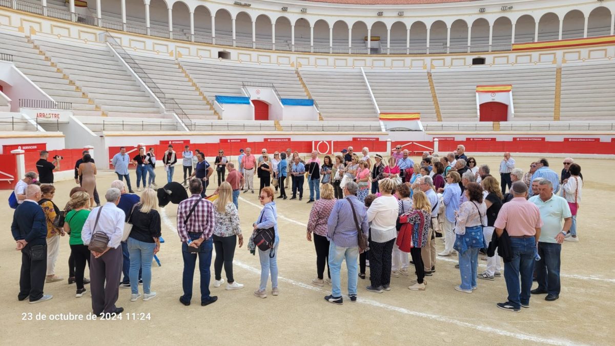 Los mayores de Mijas descubren la Mezquita del Toreo