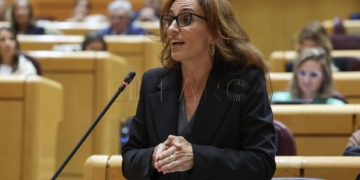 MADRID, 08/10/2024.- La ministra de Sanidad, Mónica García, durante la sesión de control al Gobierno celebrada este martes por el pleno del Senado. EFE/ Kiko Huesca