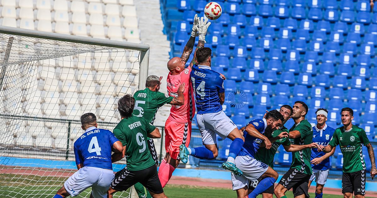 Mal debut del Melilla en el estadio Álvarez Claro
