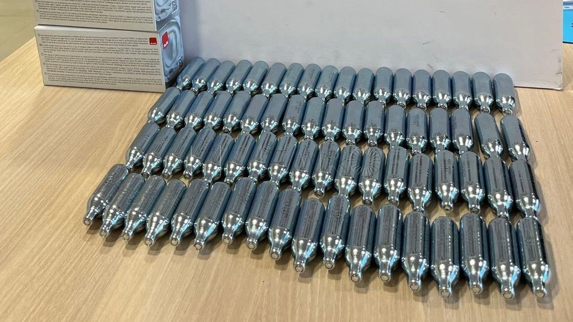 La Policía Local interviene 72 cargas de gas de la risa