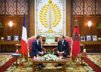 Rabat (Morocco), 28/10/2024.- A handout photo made available by Maghreb Arabe Presse shows King Mohamed VI of Morocco (R) meets with French President Emmanuel Macron at the Royal Office in Rabat, Morocco, 28 October 2024. French President Macron is paying a state visit to Morocco, from 28 to 30 October. (Francia, Marruecos) EFE/EPA/Maghreb Arabe Presse HANDOUT HANDOUT EDITORIAL USE ONLY/NO SALES