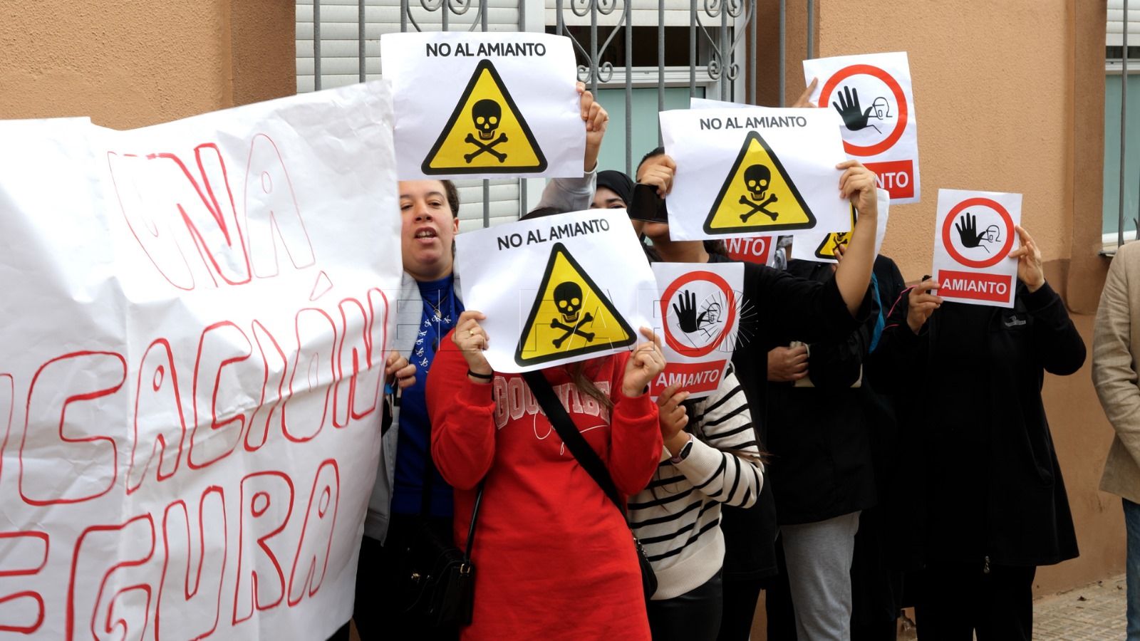 Robles insiste en que es competencia de la Ciudad retirar el amianto del colegio del Real
