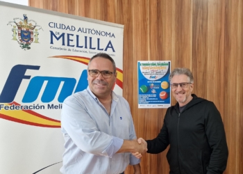 Antonio Manuel García Martín, representante de ELA Andalucía en Melilla, junto a Quique Díaz-Otero, presidente de la Federación Melillense de Pádel.