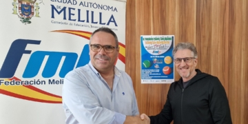 Antonio Manuel García Martín, representante de ELA Andalucía en Melilla, junto a Quique Díaz-Otero, presidente de la Federación Melillense de Pádel.