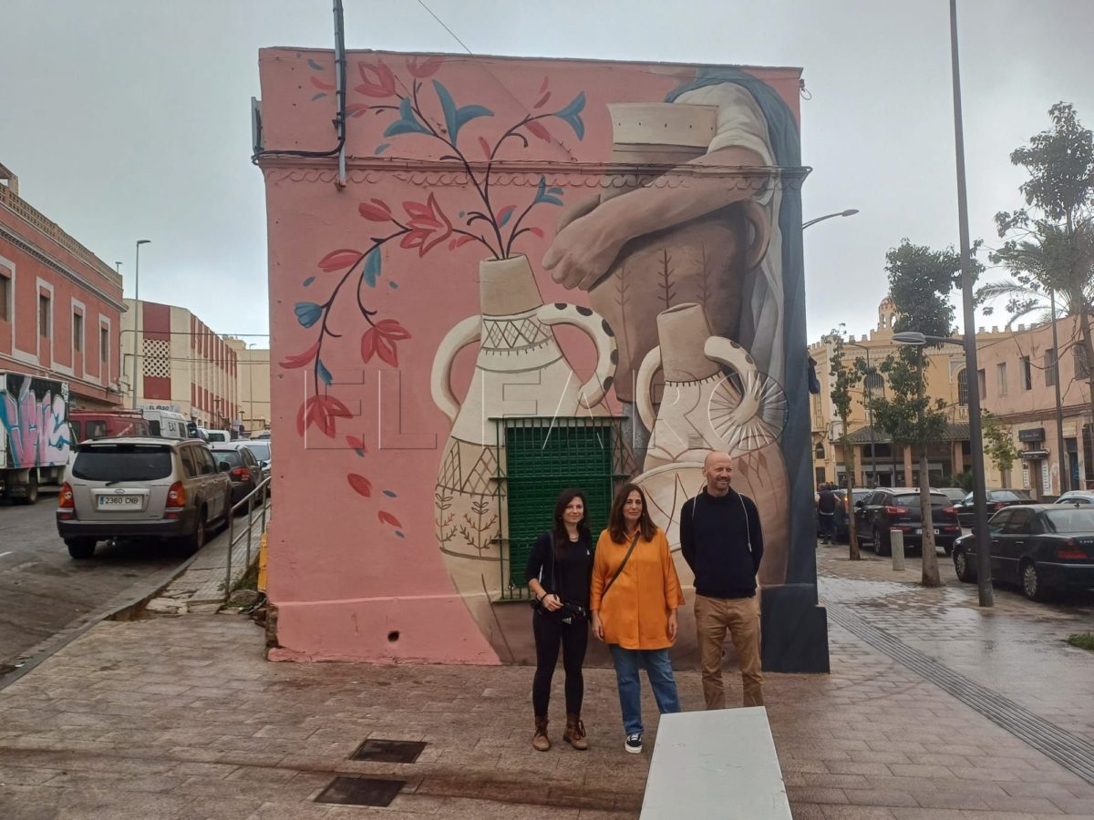 Un mural de la mujer como guardiana de las tradiciones, nueva obra de Oxígeno Laboratorio en el Rastro