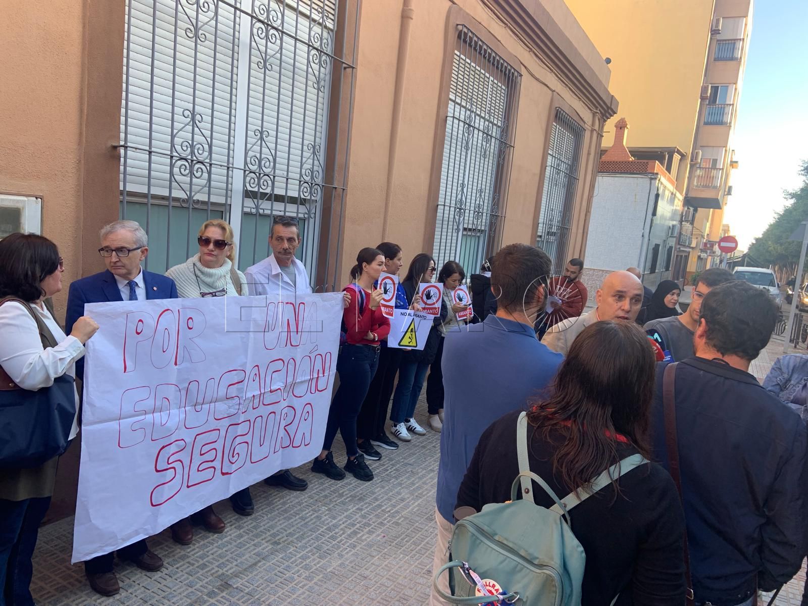 Vox pregunta cuánto se gastó en 2023 y 2024 para retirar amianto en colegios