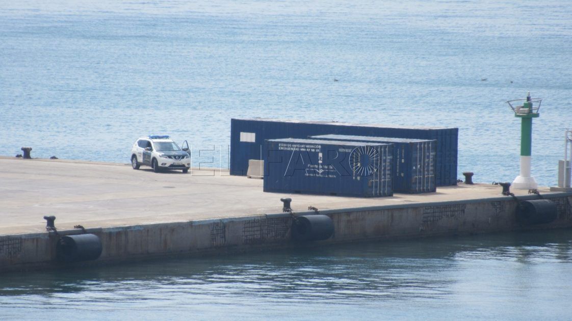 Guardia Civil investiga mercacía en el Puerto de Melilla