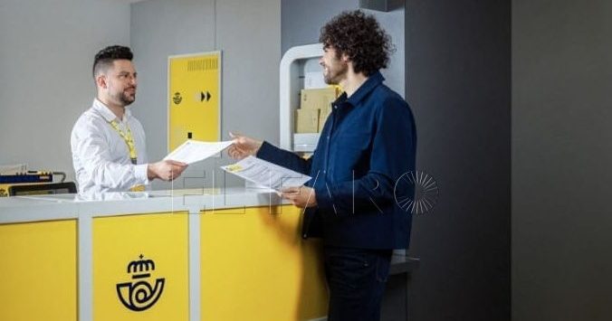 Correos facilitará el acceso a dinero efectivo a los clientes del Banco Sabadell en toda España