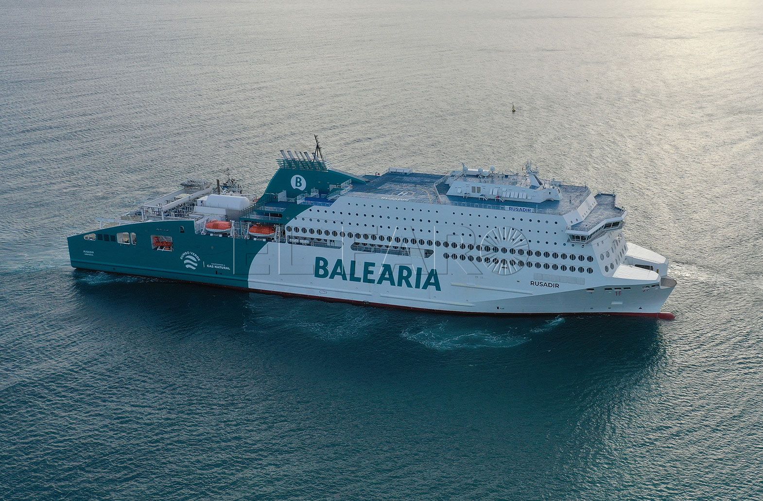 El Ministerio contrata tanto a Baleària como a Armas Trasmediterránea