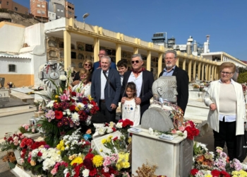 Una tradición que florece: familiares y melillenses rinden un homenaje al soldado de los milagros