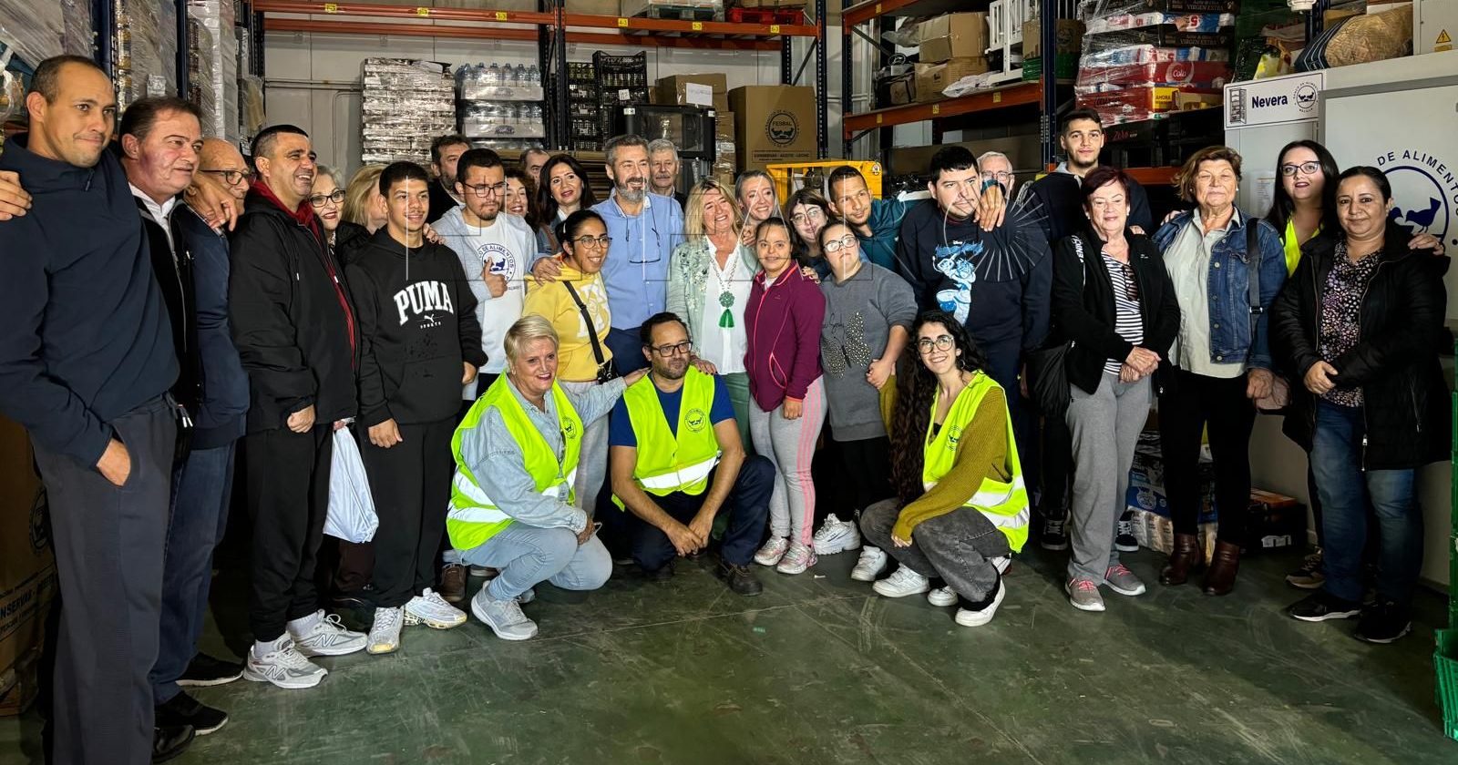 Melillenses por Valencia consiguen fletar un camión con 24.000 kilos de alimentos y otros productos