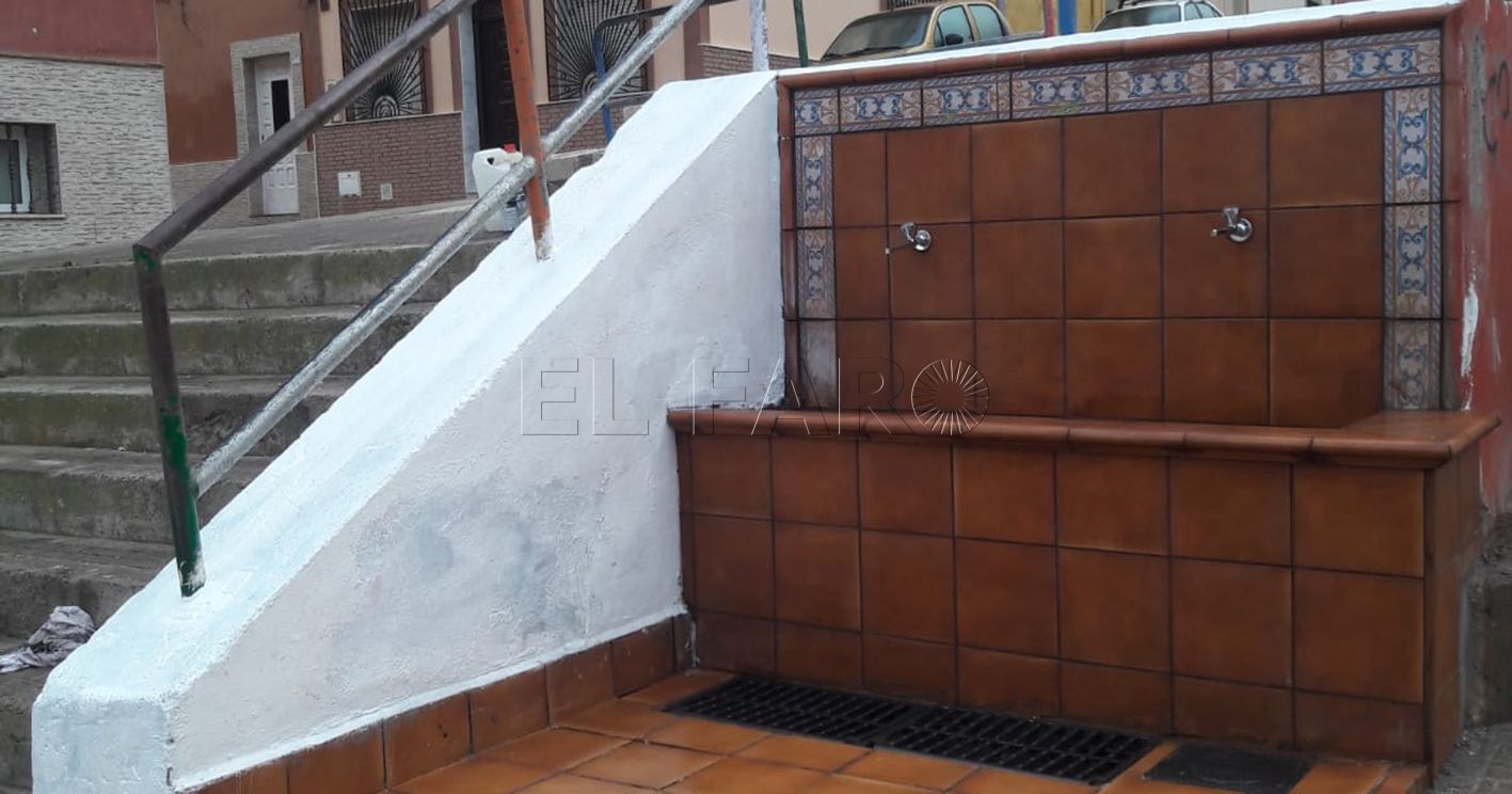 La Ciudad arregla la fuente de la calle Islas Marquesas