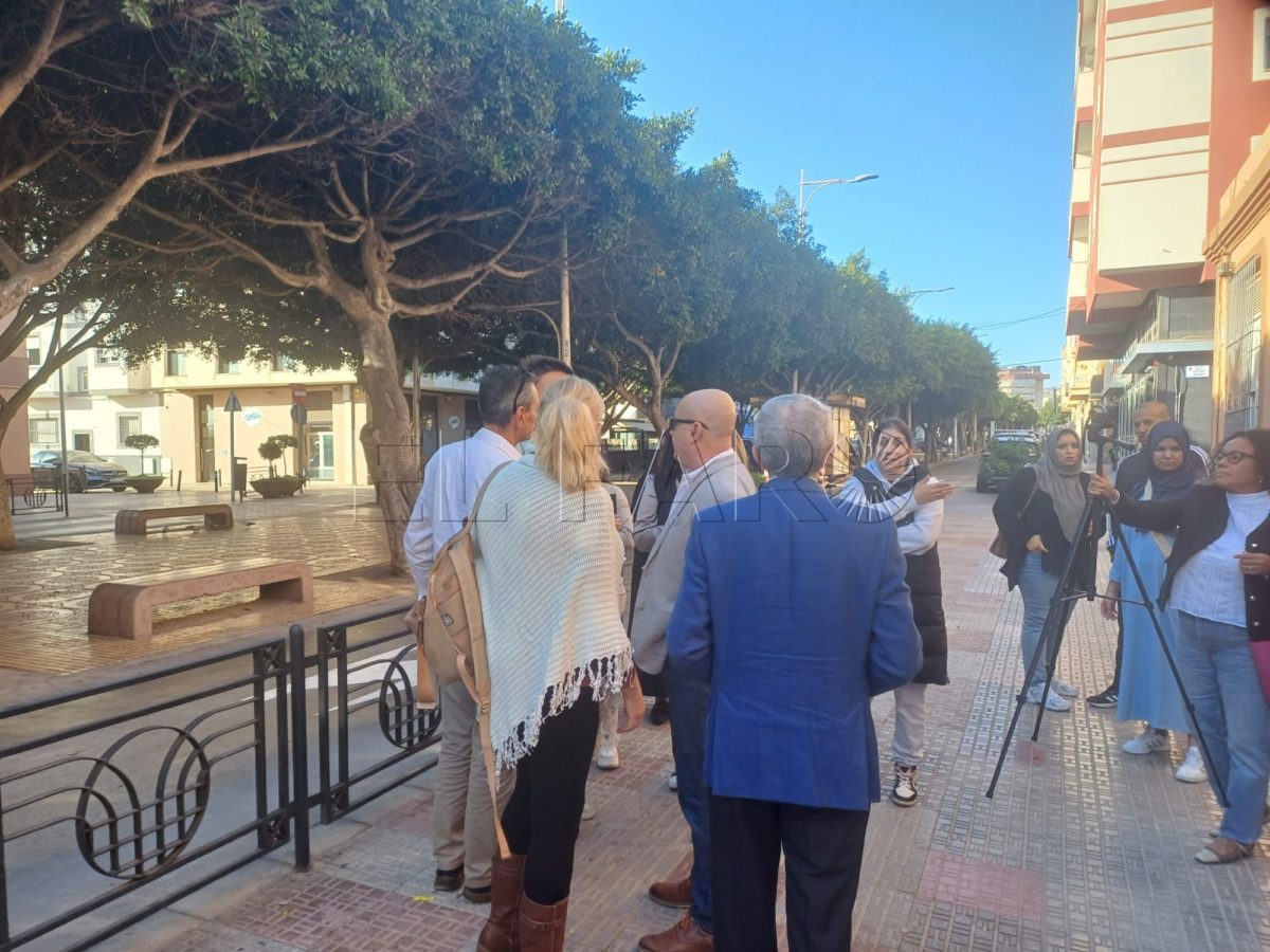 Tasende, increpado por un padre durante la protesta del CEIP Real