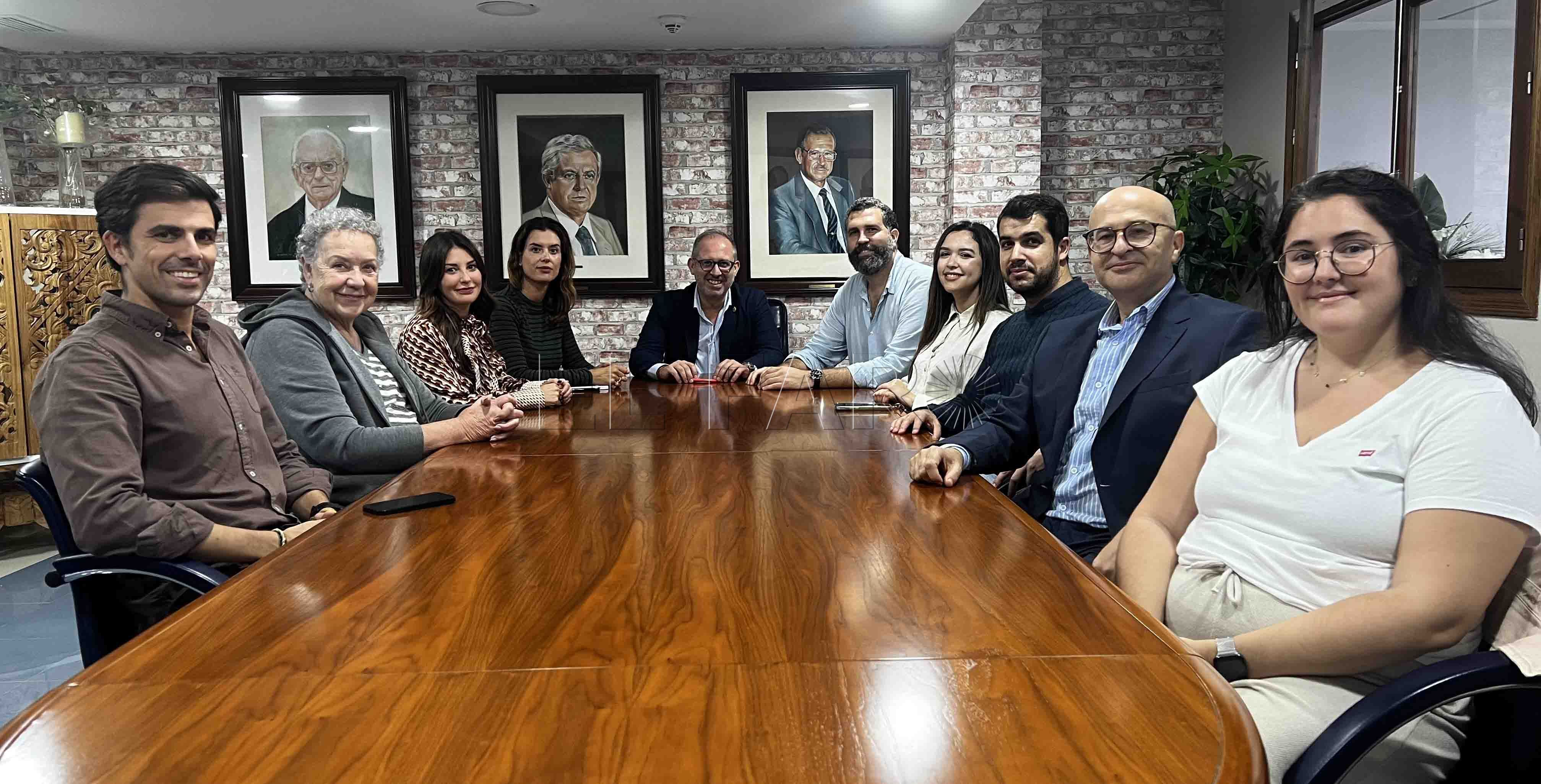 Visita Melilla el presidente del Consejo General de Colegios Médicos de España