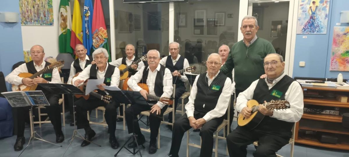 La Casa de Melilla en Granada festeja la Navidad con el grupo 'El Laurel'
