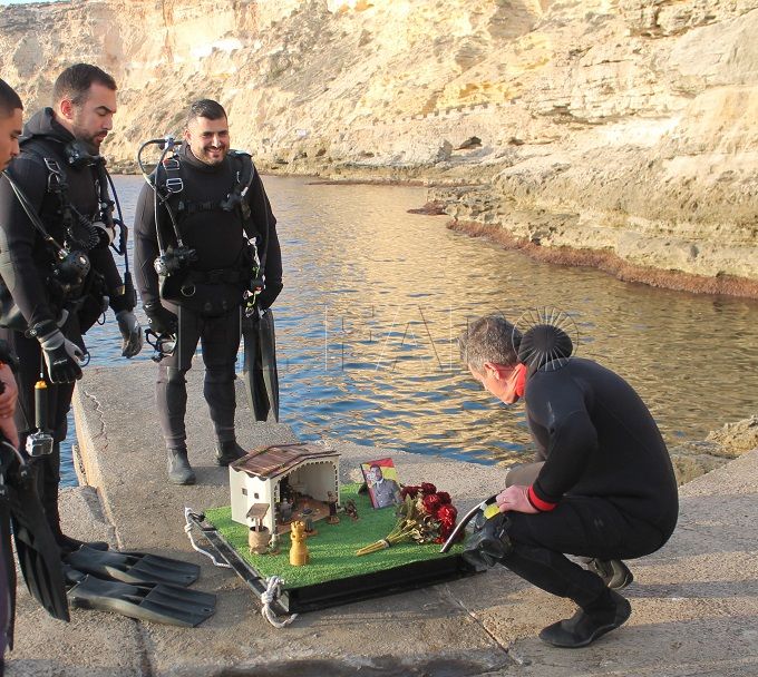 Los zapadores del Regimiento de Ingenieros nº 8 llevan la Navidad a Aguadú