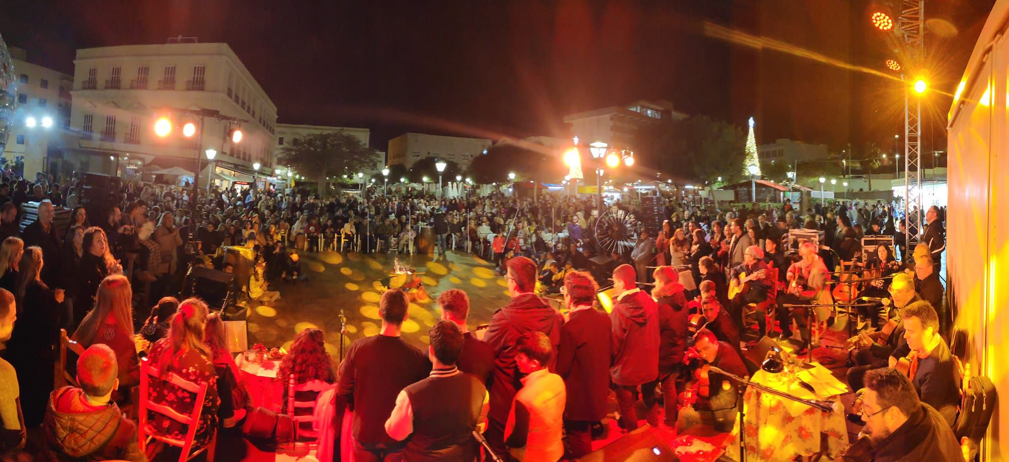 Melilla se llena de tradición con la Zambomba Flamenca en la Plaza de las Cuatro Culturas