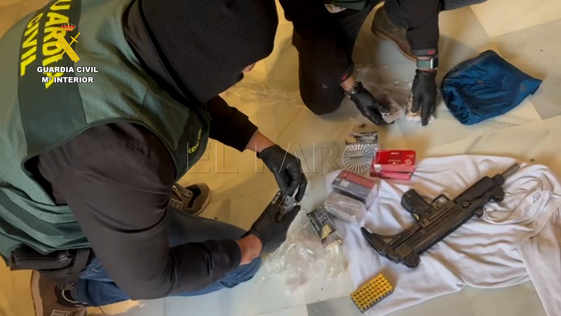La Guardia Civil desarticula una organización criminal con un arma de guerra