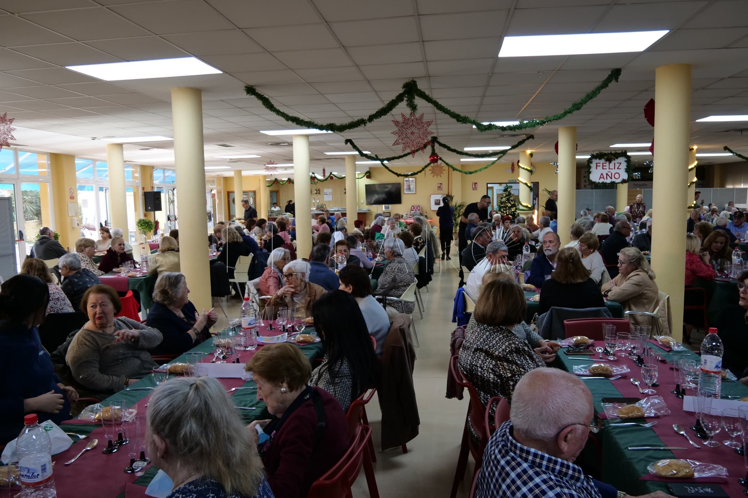 El Centro Social de Mayores lleva cabo su tradicional comida de Navidad