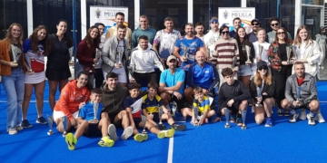 Foto de familia con los campeones de todas las categorías que se han disputado.