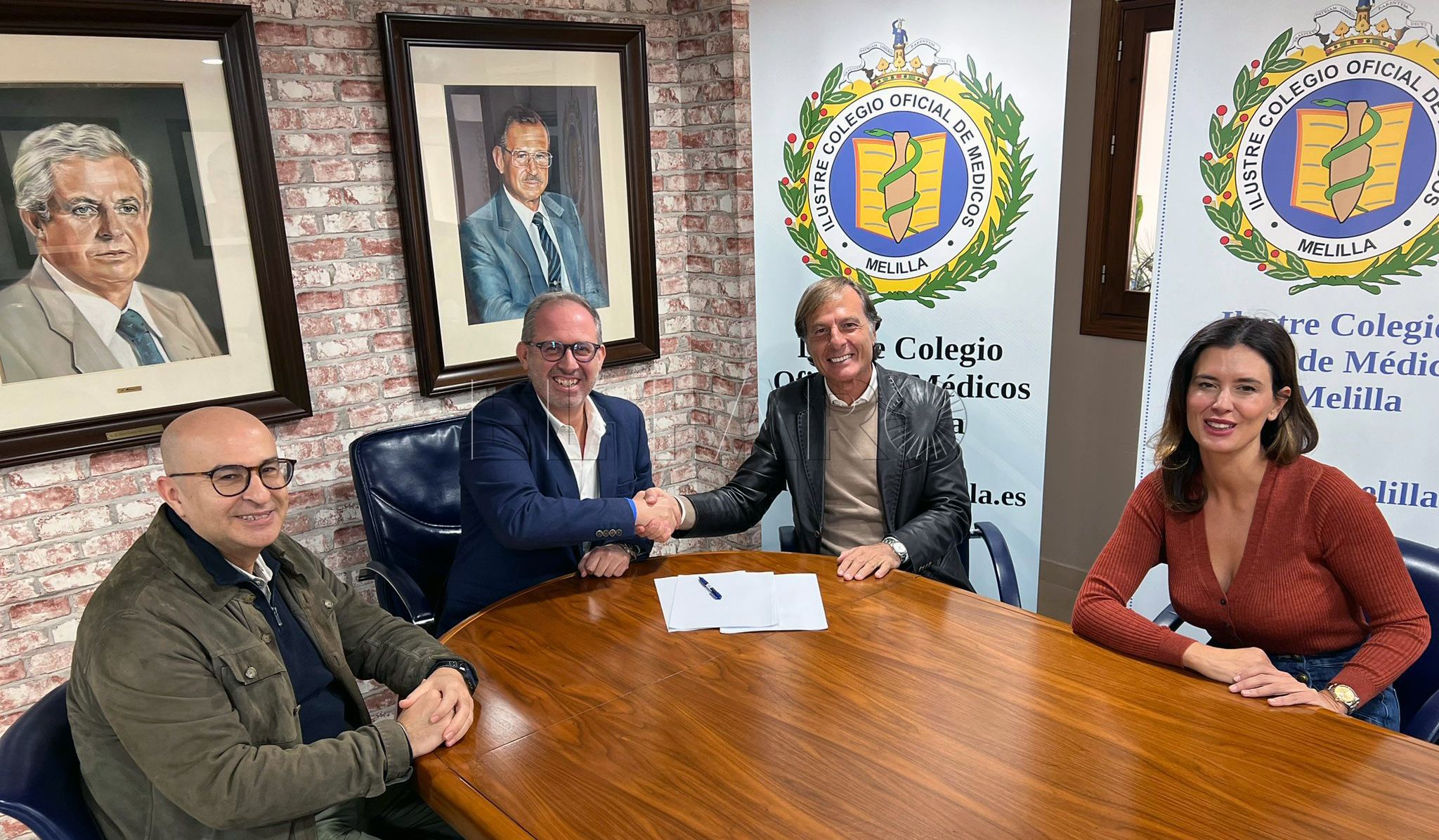 El Colegio de Médicos firma un acuerdo con Docline para facilitar la receta electrónica