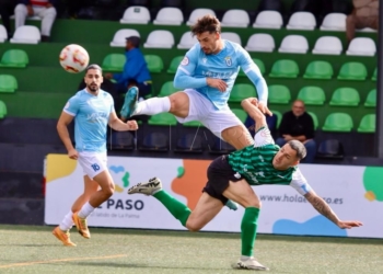 Victoria con remontada del Melilla en su visita al Atlético Paso