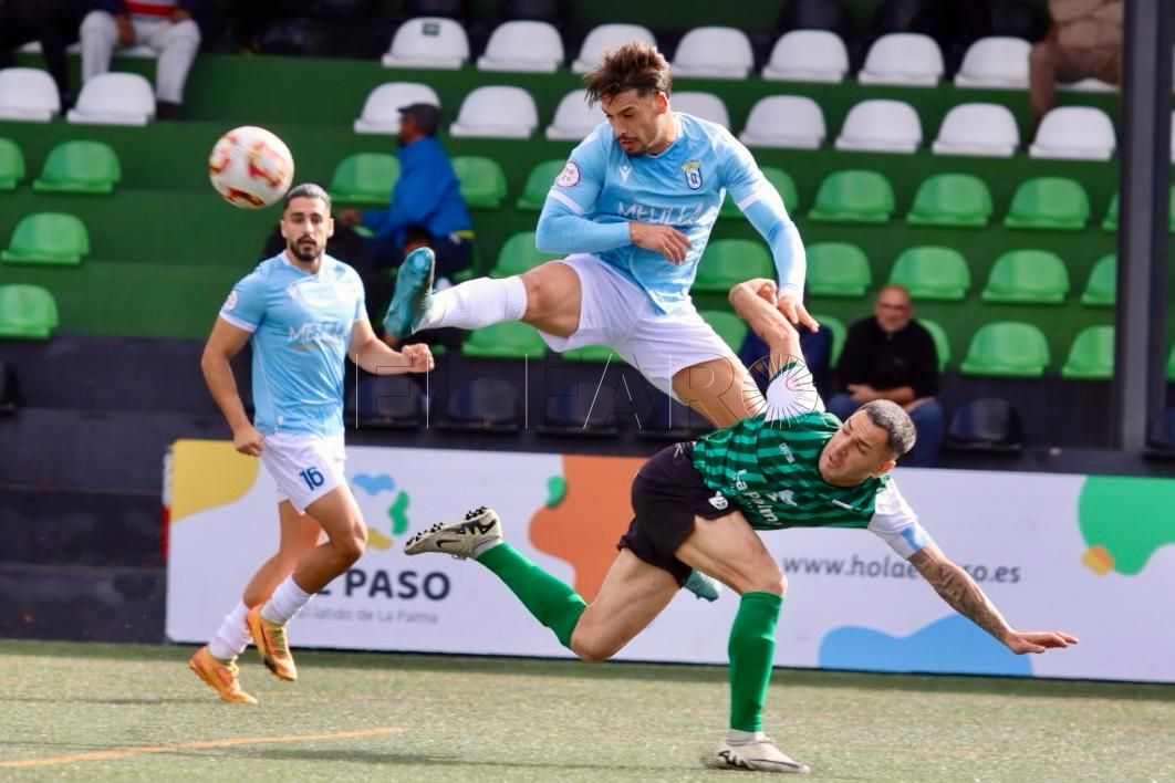 Victoria con remontada del Melilla en su visita al Atlético Paso