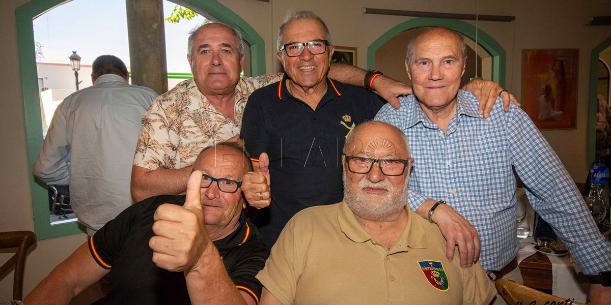 Un grupo de veteranos del Ramix 32 se reúne en Melilla en honor a Santa Bárbara