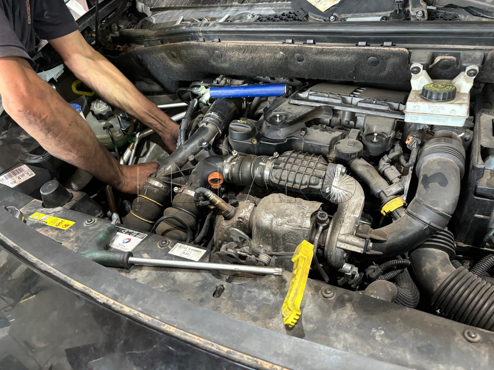 La actividad en los talleres mecánicos de Melilla se intensifica en Navidad