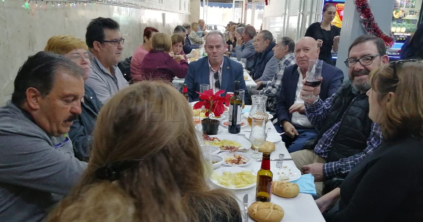 Un ambiente estupendo en la comida de Navidad del Centro Hijos de Melilla