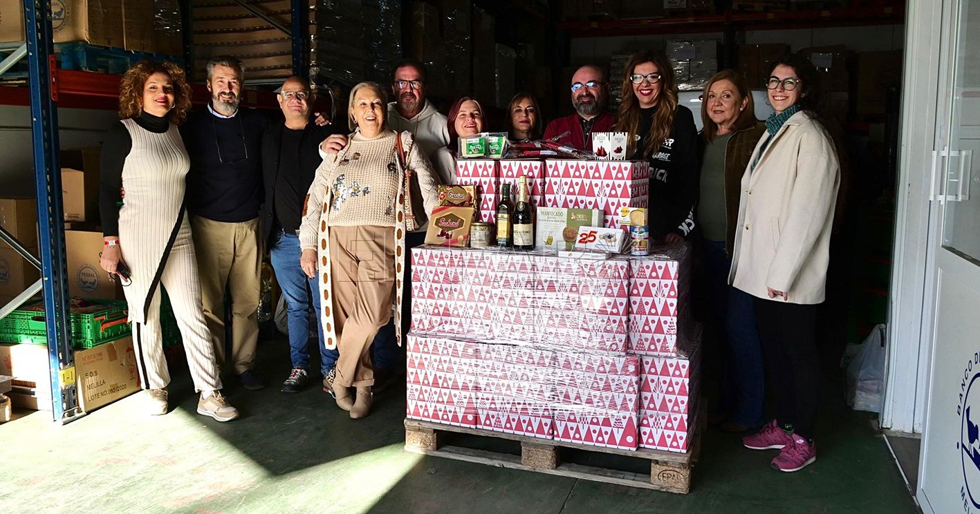 El PSOE dona 30 cestas de Navidad al Banco de Alimentos de Melilla